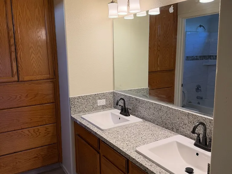 2273 N Babigian Ave — Photo 7