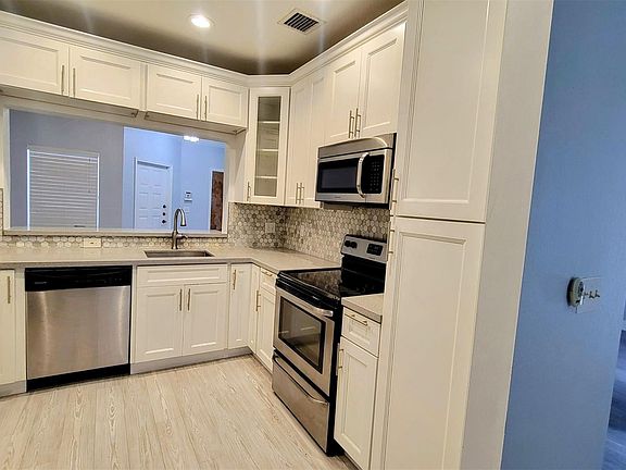 4th image of 16862 SW 1st Street
