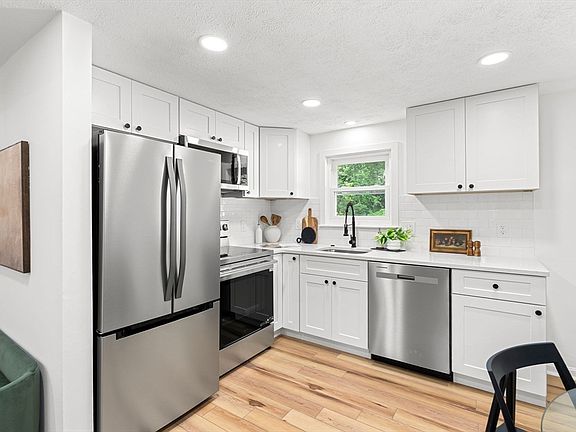 4th image of 19 Arboretum Rd
