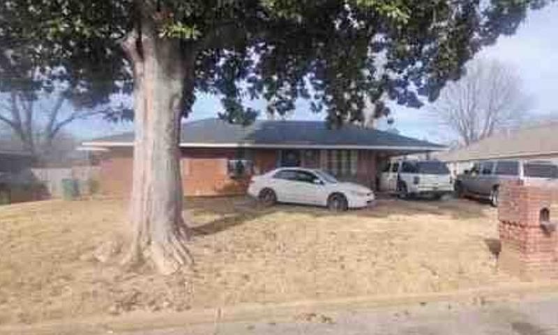1st image of 916 Bramblewood Ln