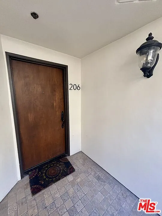 2 bed, 2.5 bath, 1516 sqft, $5,600 — Photo 3