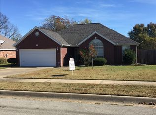 1412 S Deerfield Way, Fayetteville, AR 72701