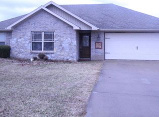 519 Echo Valley Cir, Reeds Spring, MO 65737