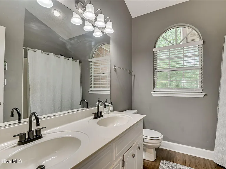 1084 Severn Dr — Photo 23
