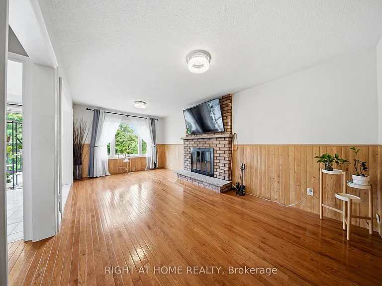 29 Sunforest Dr — Photo 17