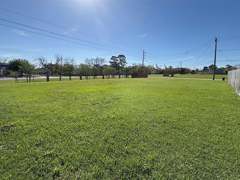 1st image of 702 Shady River Rd