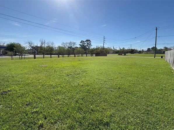 702 Shady River Rd, La Porte, TX 77571