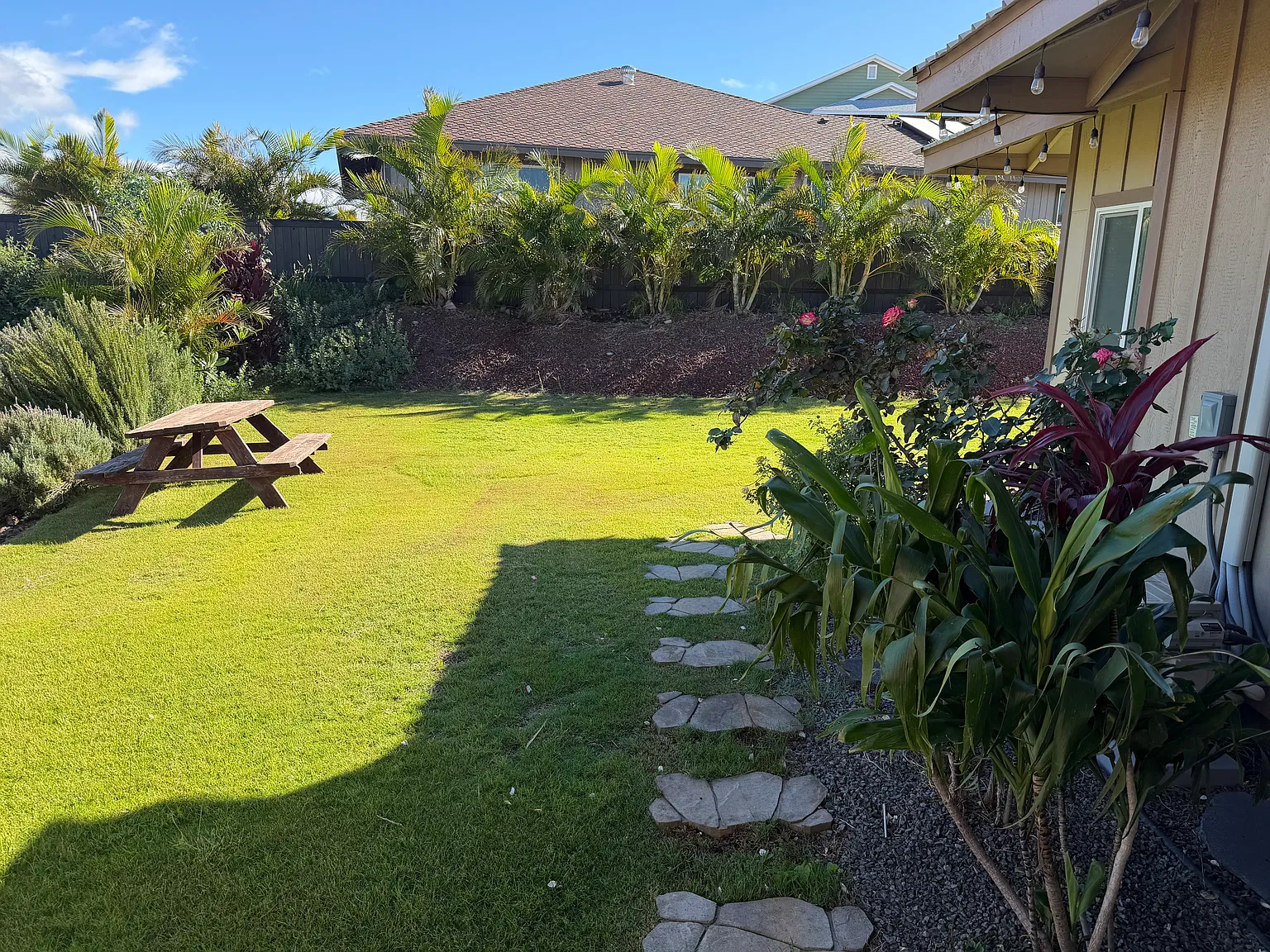 4 bed, 1967 sqft, $7,400 — Photo 2