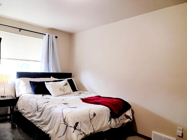 146 E River Dr — Photo 6