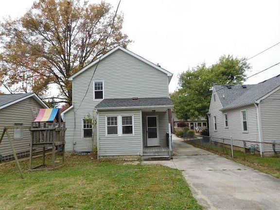 3rd image of 2870 Oaklawn St