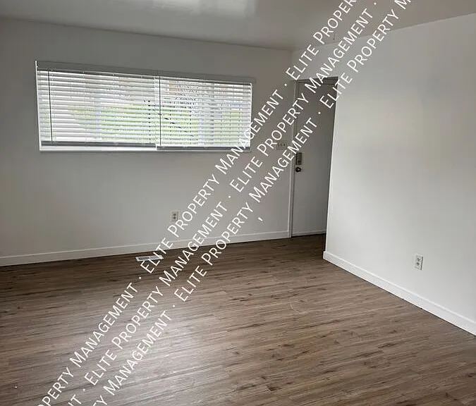 325 E 1000 N #4 — Photo 9