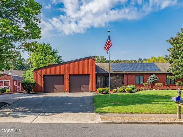 4 Heather Drive, Howell, NJ 07731
