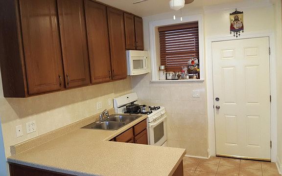 4th image of 2321 W Rosemont Ave APT 1