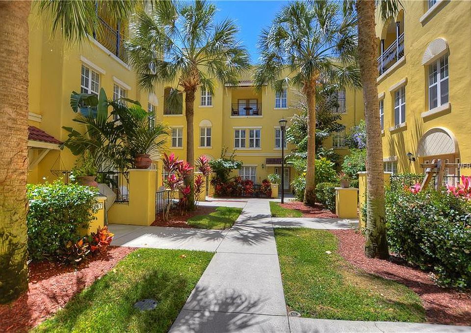 Courtyard and unit