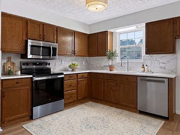 5th image of 583 Mulberry Way S