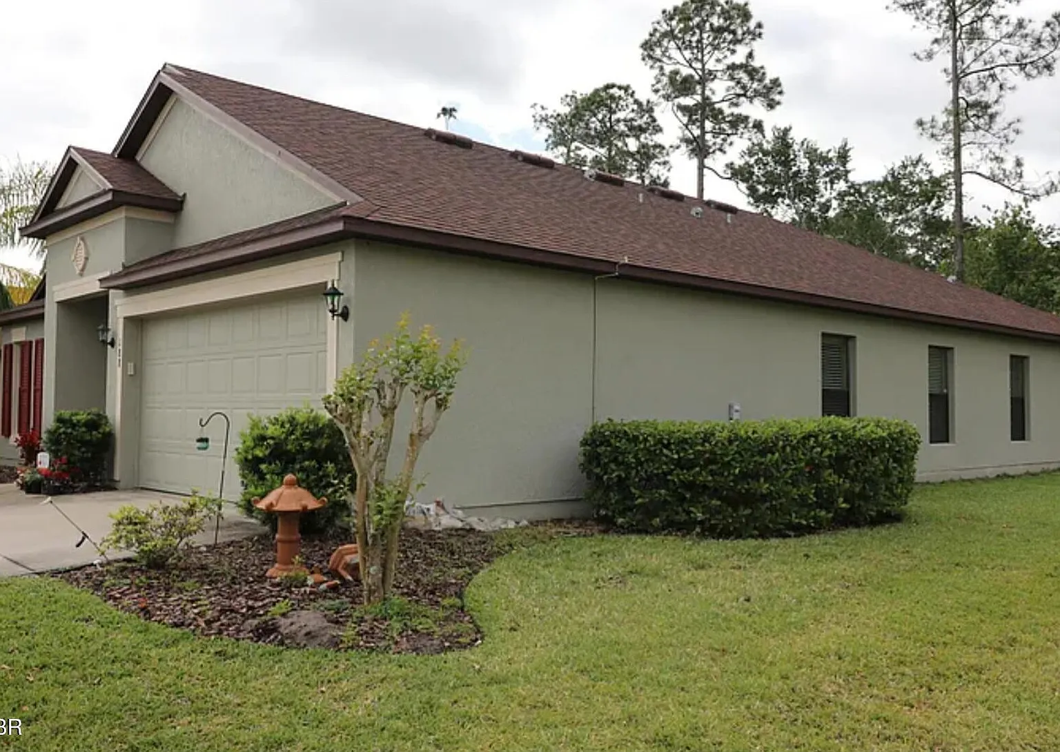 3 bed, 2.0 bath, 2112 sqft, $850 — Photo 2