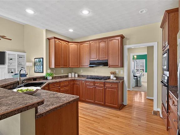 2nd image of 804 Catrina Ln