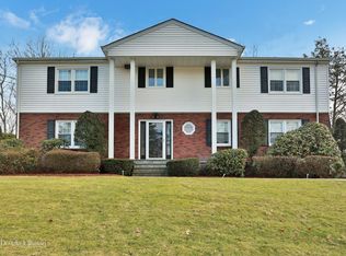 21 Saldo Cir, New Rochelle, NY 10804