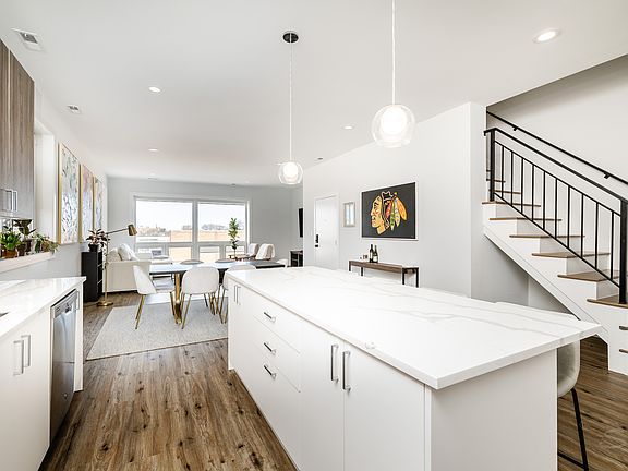 3rd image of 2345 W Monroe St #4W