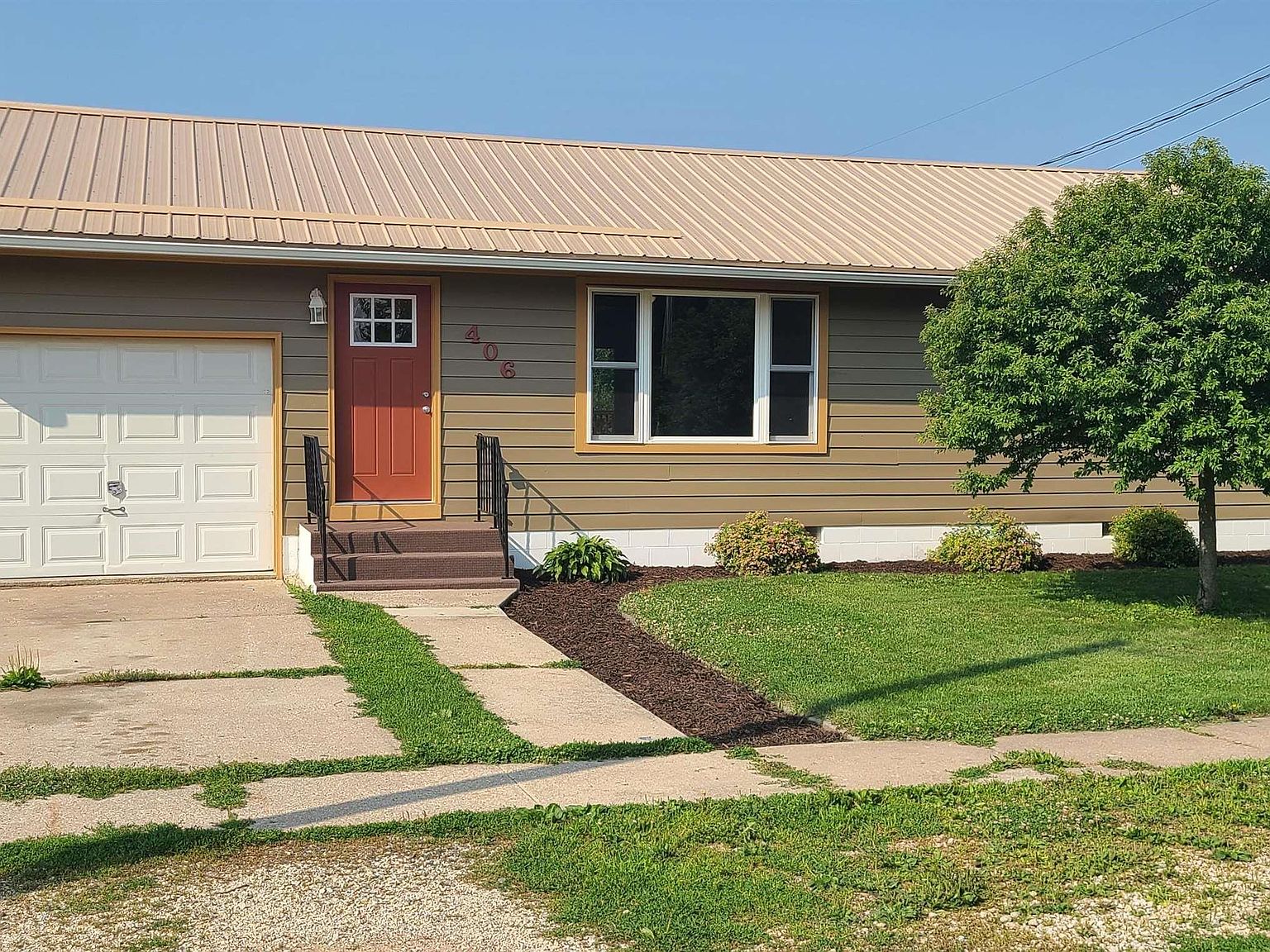 406 Clay St, Clermont, IA 52135 Zillow