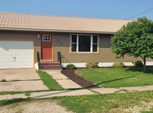 406 Clay St, Clermont, IA 52135