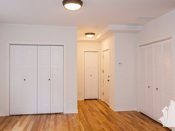 5th image of 2201 W Eastwood Ave #1