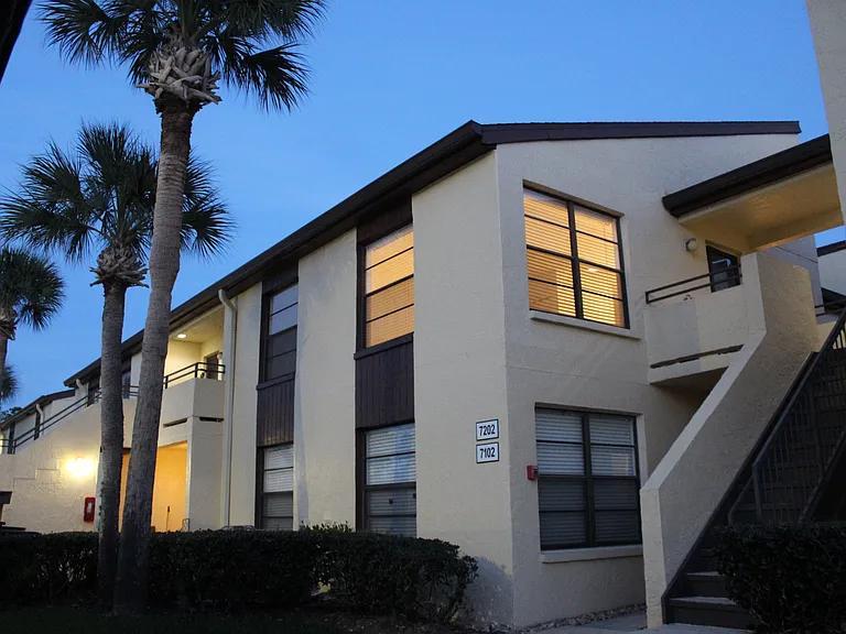 13608 S Village Dr — Photo 2