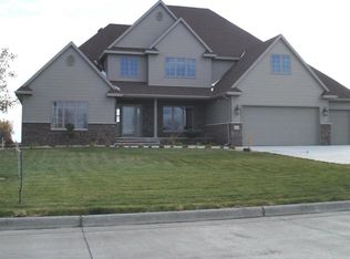 654 Vineyard Dr, Grand Forks, ND 58201