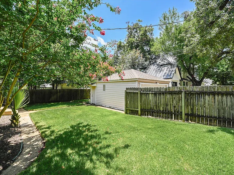 1411 Northwood Rd — Photo 11