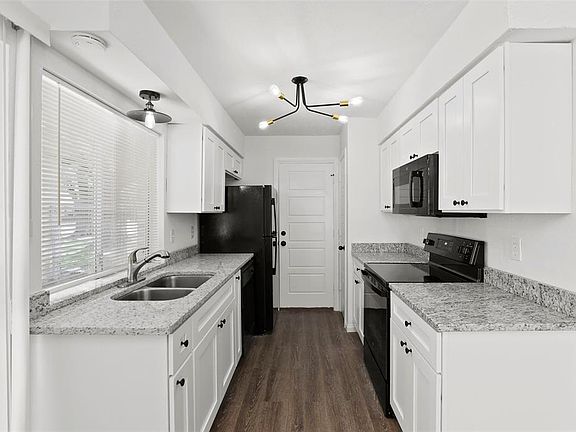5th image of 3329 Statler Dr
