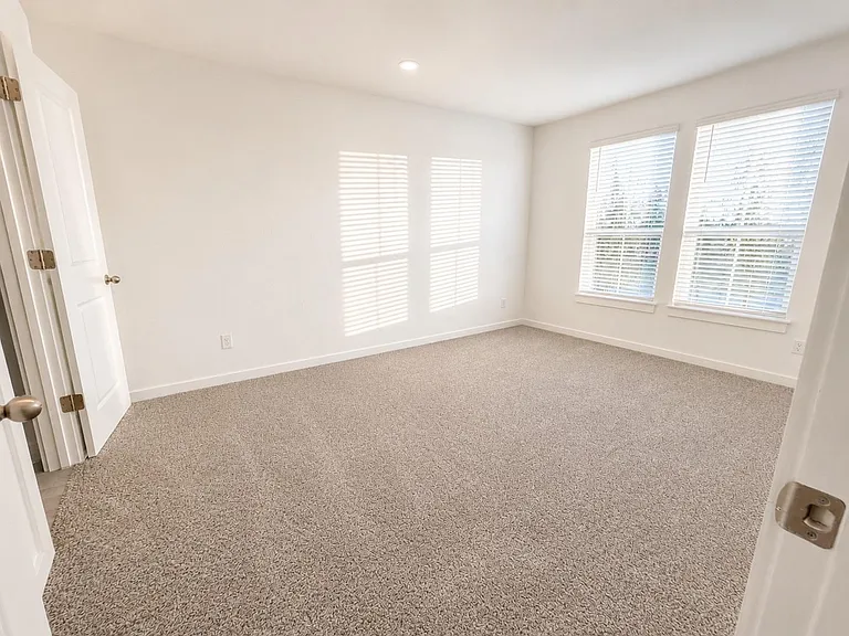 116 Hartson Dr — Photo 7