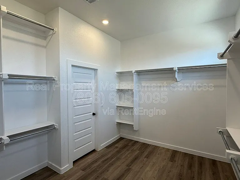 2915 Tractor Ave — Photo 7