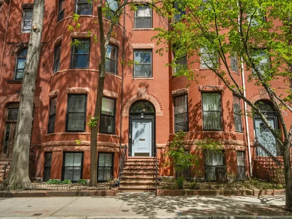 43 Carlton St #2, Brookline, MA 02446