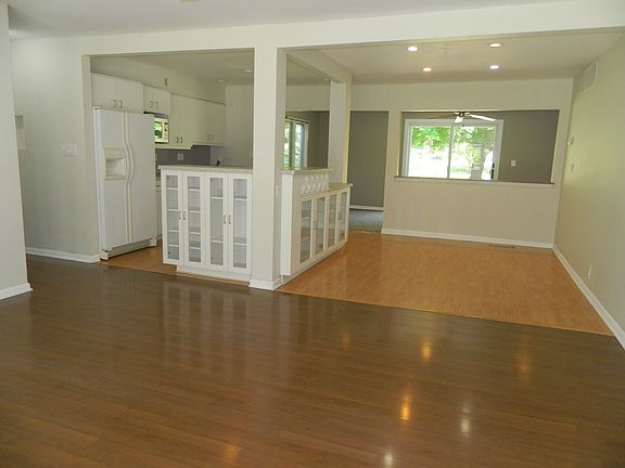 5th image of 5510 W Sunnyside Dr