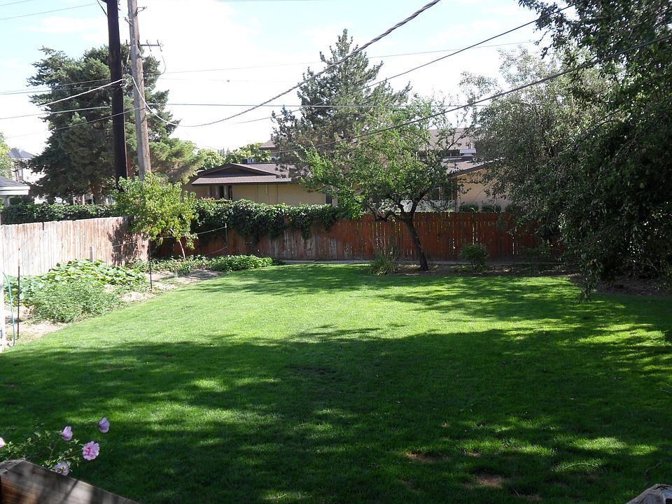 Spacious, private yard