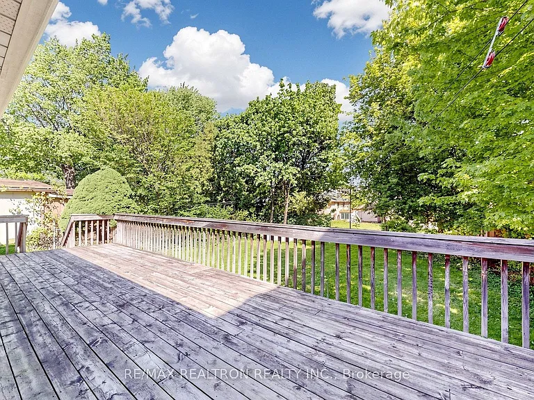 398 Connaught Ave — Photo 38