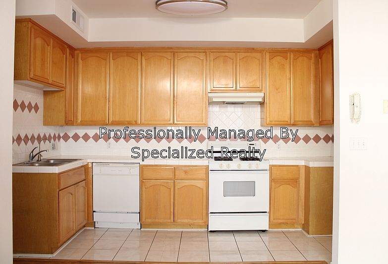 2nd image of 1810 N Kingsley Dr #8A