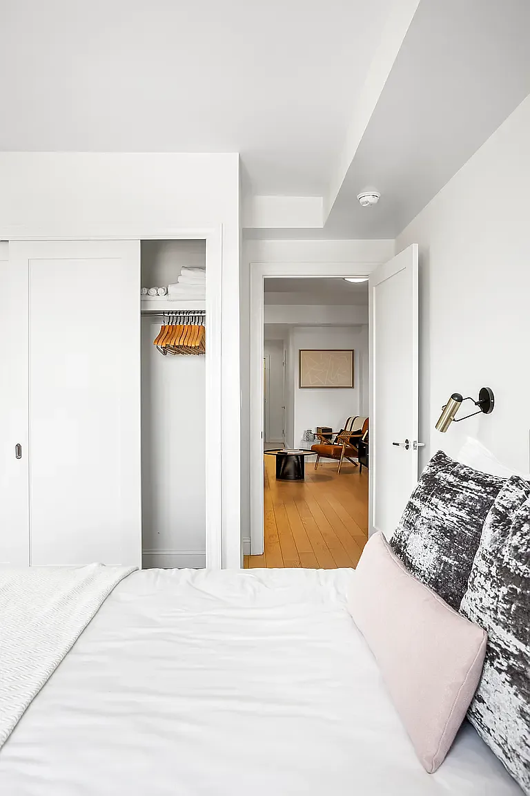 915 West End Avenue — Photo 3