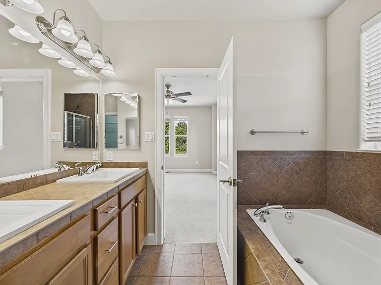 5448 Dtc Pkwy — Photo 23