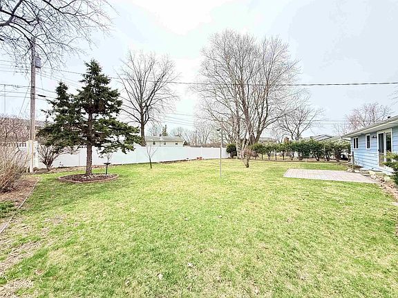 2nd image of 1141 Beech Street