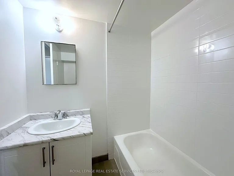 32 Carluke Cres #103 — Photo 7