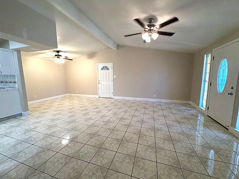 1610 Shirley St — Photo 4