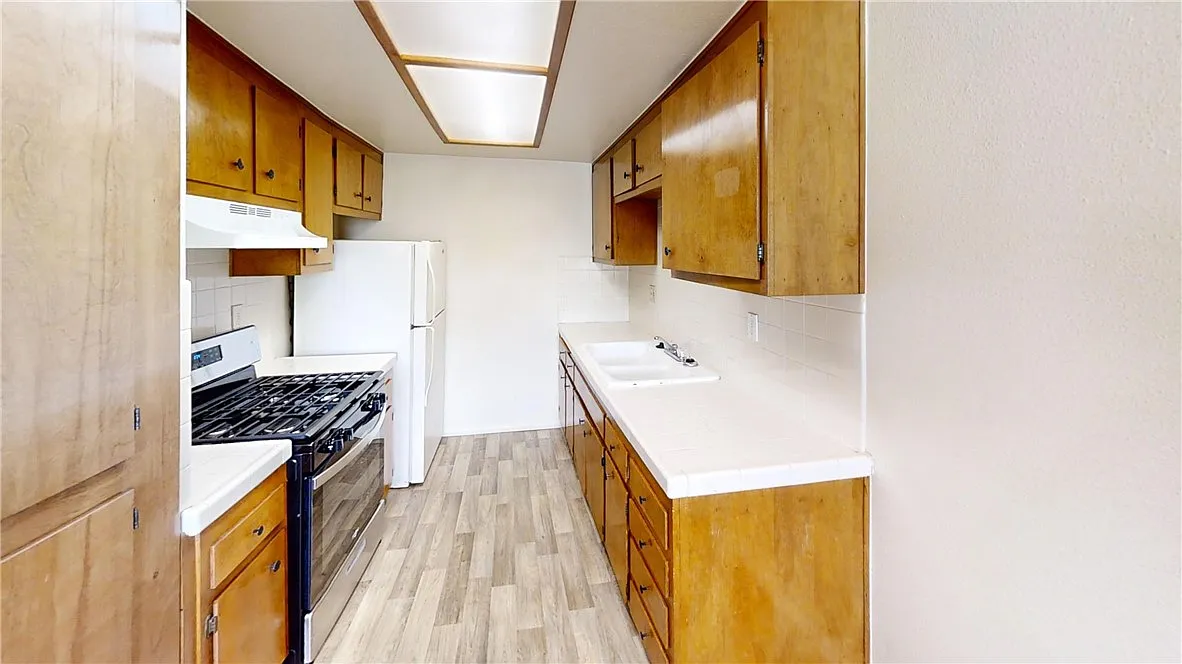 2 bed, 750 sqft, $1,699 — Photo 2