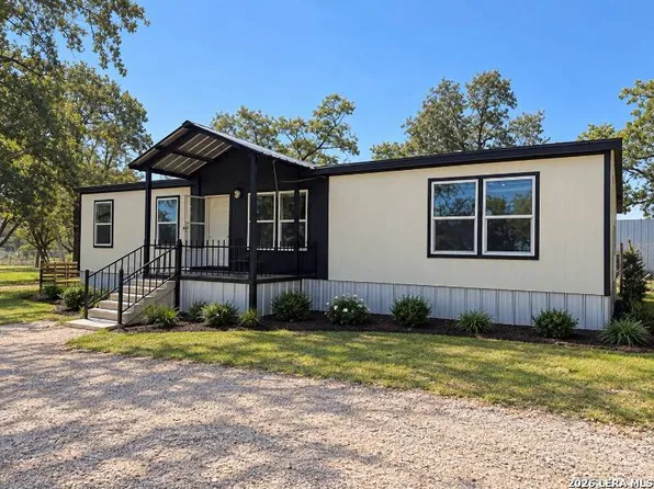 55 Ridgeway Dr, Somerset, TX 78069
