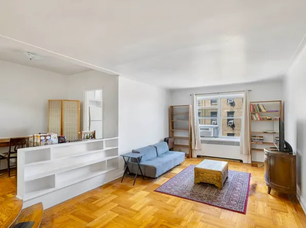 72-15 37th Avenue image 4 of 9