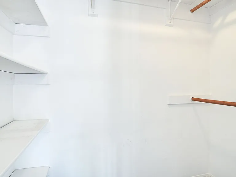 13360 Magnolia Blvd — Photo 33