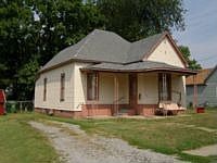 1st image of 606 W 10th St