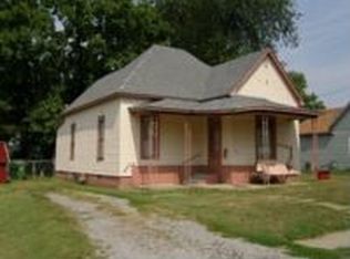 606 W 10th St, Johnston City, IL 62951