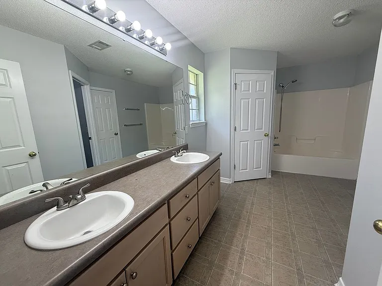 4902 Chads Cir — Photo 10