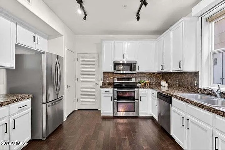 706 E Washington St #124 — Photo 7